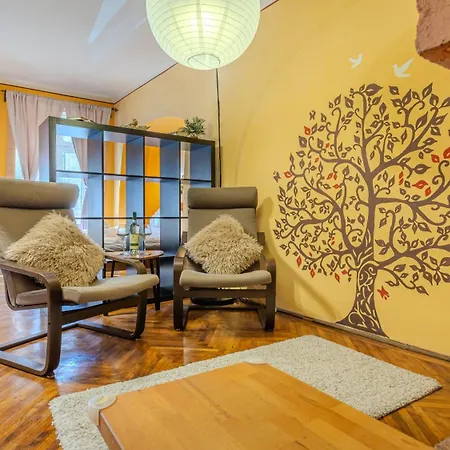 Tree House-old Town *