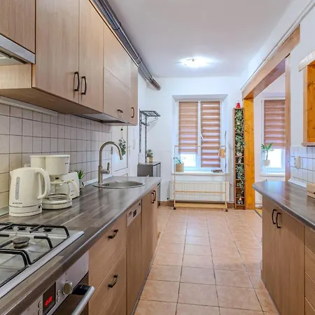Tree House-old Town Apartment