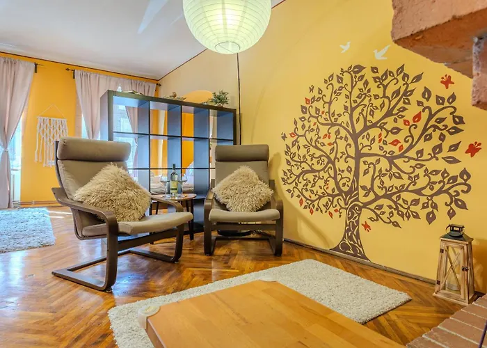 Tree House-old Town *