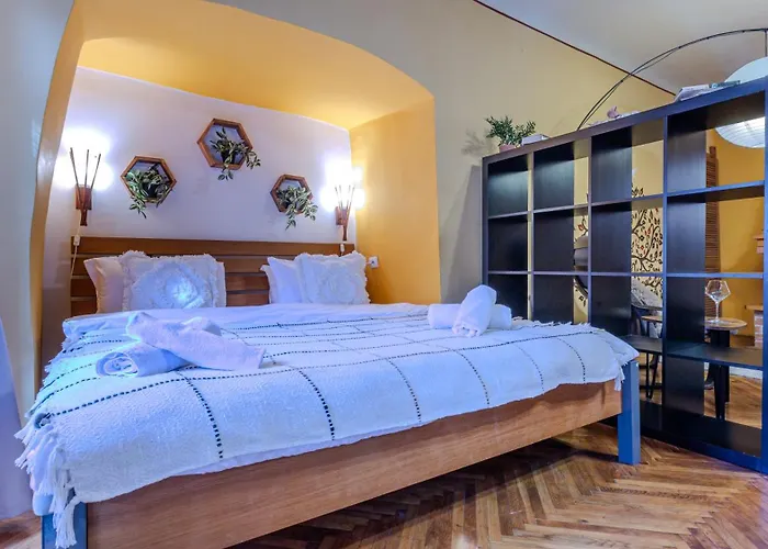 Apartment Tree House-old Town