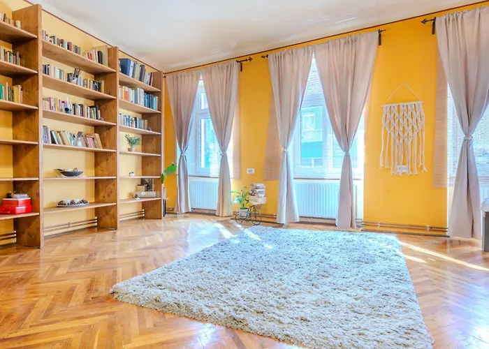 Tree House-old Town *