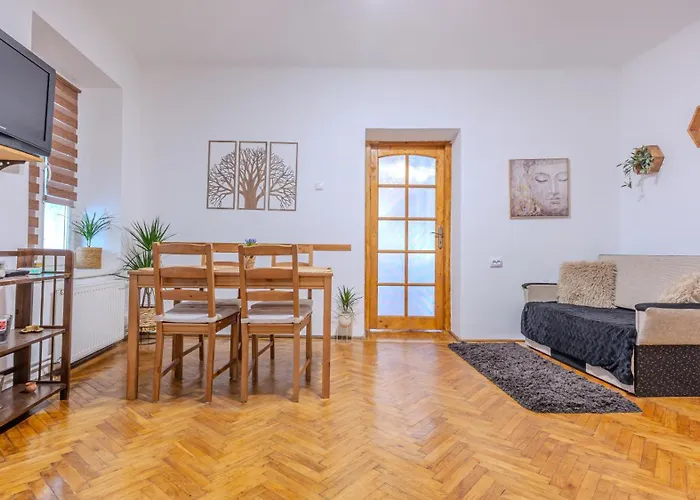 Tree House-old Town *