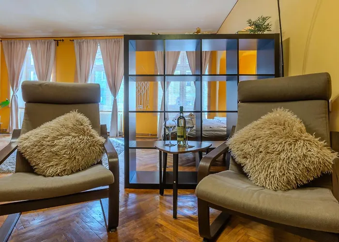 Apartment Tree House-old Town